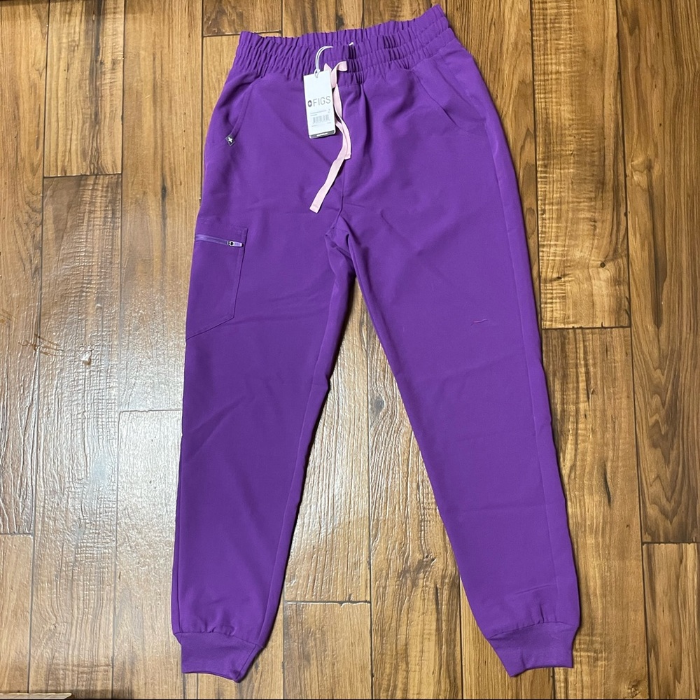 Zamora Jogger Scrub Pant. Size Small. Color Purple.